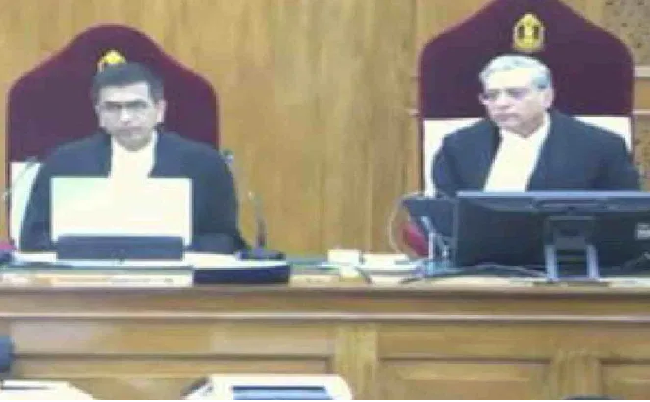 Singapore Chief Justice Sundaresh Menon shares bench with CJI Chandrachud in SC