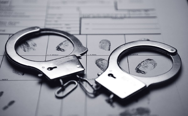 Palamu police arrests 8 for looting mobiles, cash on gunpoint