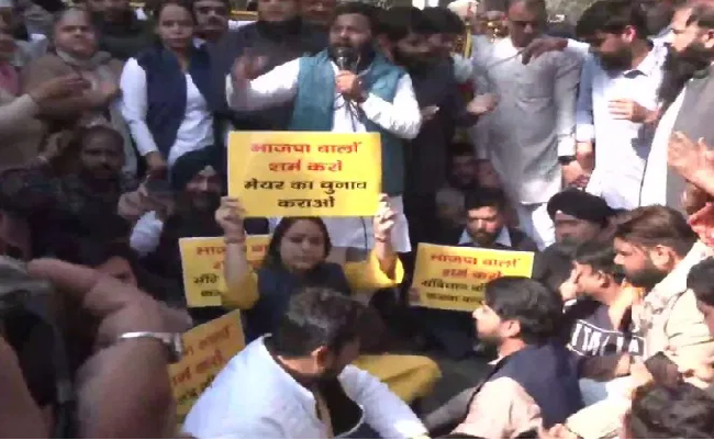 Tussle over Delhi mayor post: AAP protests outside BJP headquarters