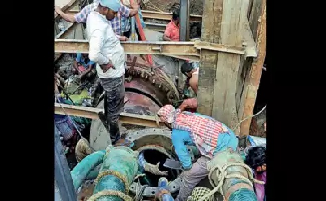 Steel 'jackets' on old pipes to halt leaks in Kolkata