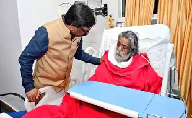 JMM chief Shibu Soren admitted to hospital with breathing problems