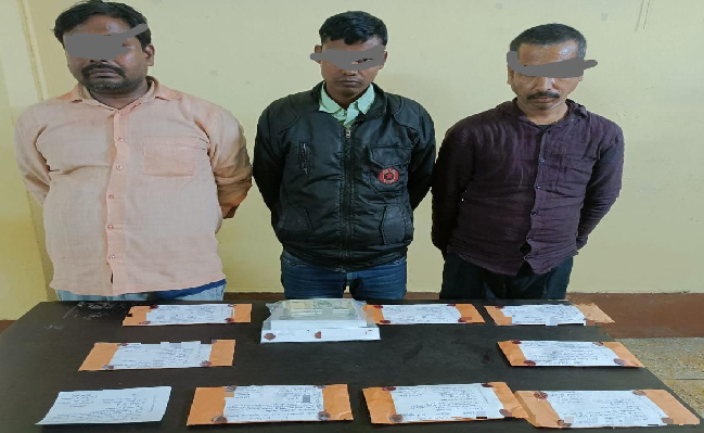 डेढ़ लाख रुपये के जाली नोटों के साथ तीन लोग हत्थे चढ़े