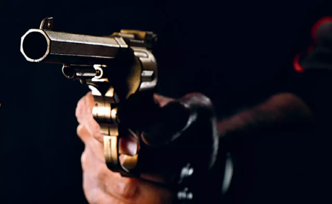 Four harmed in firing during snatching bid in Patna