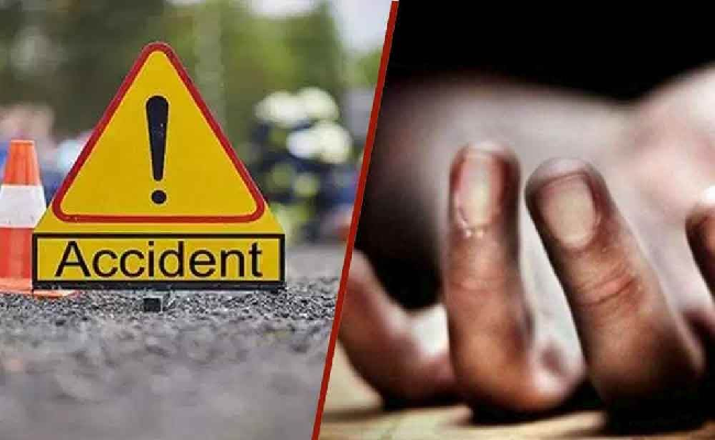 Man, wife & daughter killed as truck strikes auto on Ara-Patna road