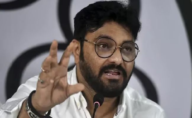  बाबुल सुप्रियो को कराया गया एक निजी अस्पताल में भर्ती