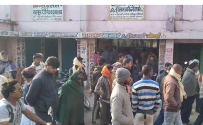 आभूषण दुकान का दीवार और तिजोरी तोड़कर 30 लाख से अधिक की चोरी