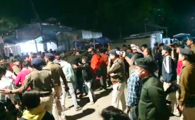 Clash between Bajrang Dal men, cops in Bihar's Nalanda, dozens injured