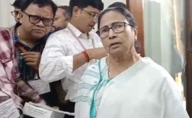 BBC पर रेड को ममता ने बताया दुर्भाग्यपूर्ण, लगाया 'राजनीतिक प्रतिशोध' का आरोप