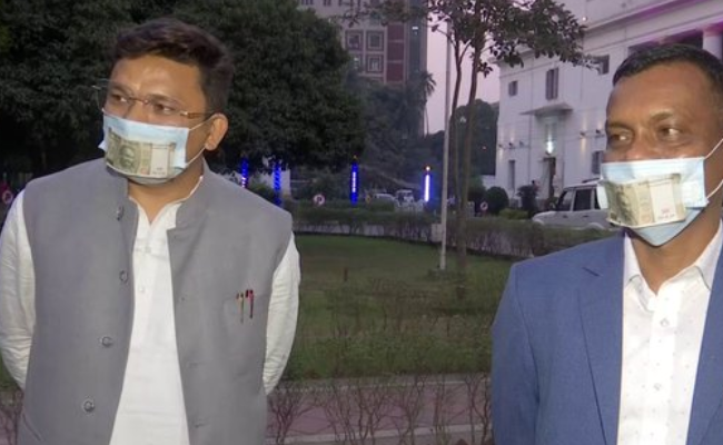 BJP MLAs wear ₹500 on masks during Budget; protest corruption & unemployment