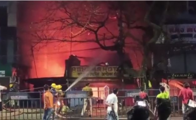 Fire burns down hotel at Siliguri's Sevoke Road, 1 worker died