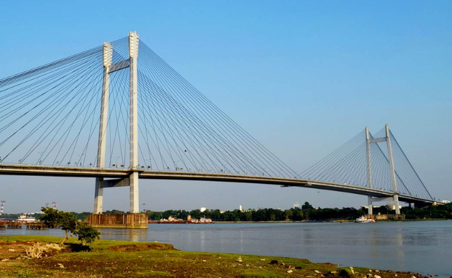Man jumps into ganga from 2nd Hooghly bridge