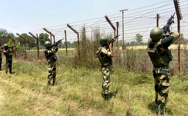 बीएसएफ : महिला कॉन्स्टेबल से दुष्कर्म के आरोप में कंपनी कमांडर निलंबित