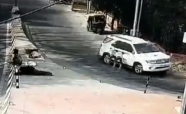 Speeding SUV hits E-rickshaw driver, drags him for several km in Lucknow