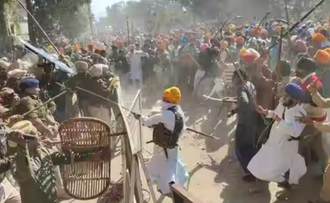 पंजाब में हिंसक संघर्ष, तलवार-बंदूक लेकर थाने पर हमला, 6 पुलिसकर्मी घायल
