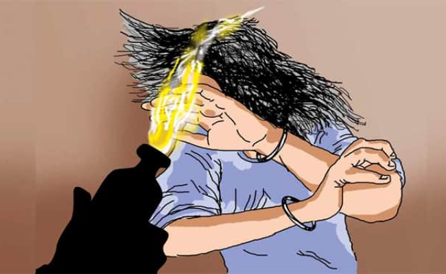 छात्रा पर सहपाठी ने फेंका तेजाब ताकि ना दे सके माध्यमिक परीक्षा