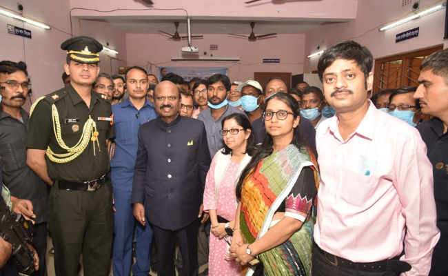 Governor surprises Burdwan farmers, discuss their problems and possibilities