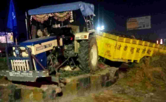 1 killed, several injured after tractor-trolley overturns in UP's Badaun