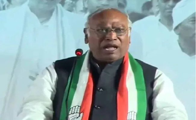 BJP conspiring to disrupt India’s democracy, only Congress can give stable government: Kharge at plenary session