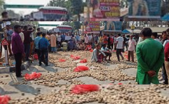 Farmers in Cooch Behar threw potatoes in protest demanding fair price,  blocks NH17