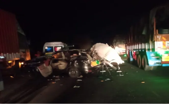  Car collides with container truck in Namakkal, 5 women dead in Tamil Nadu