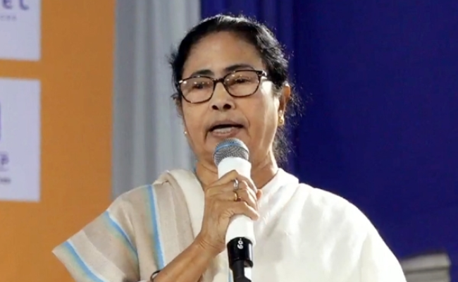 'मेरे परिवार का एक बच्चा एडीनो वायरस से संक्रमित': ममता बनर्जी ने मास्क पहनने कि अपील की