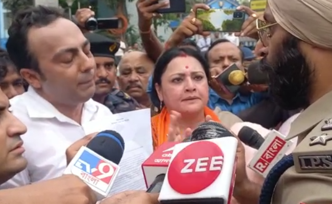 एडिनो वायरस के बढ़ते संक्रमण के खिलाफ बीजेपी का अभियान, पुलिस से हुई झड़प