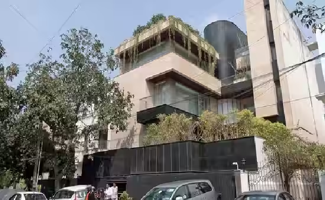 ₹70 lakh cash, 1.5 kg gold exposed in Yadav family raids