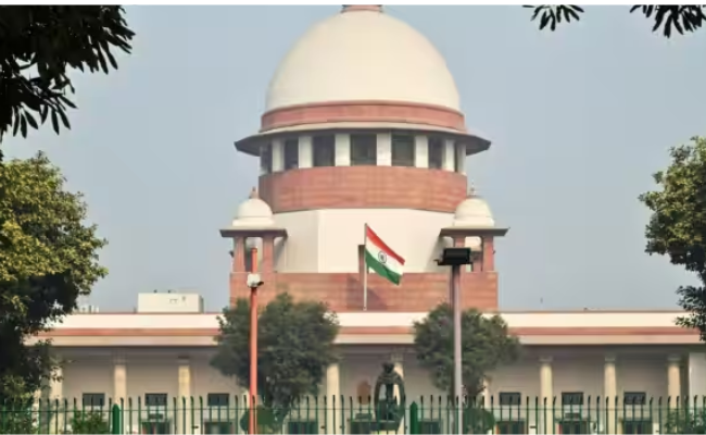 समलैंगिक शादियों को कानूनी मंजूरी पर संवैधानिक बेंच करेगी सुनवाई, 18 अप्रैल से छिड़ेगी बहस