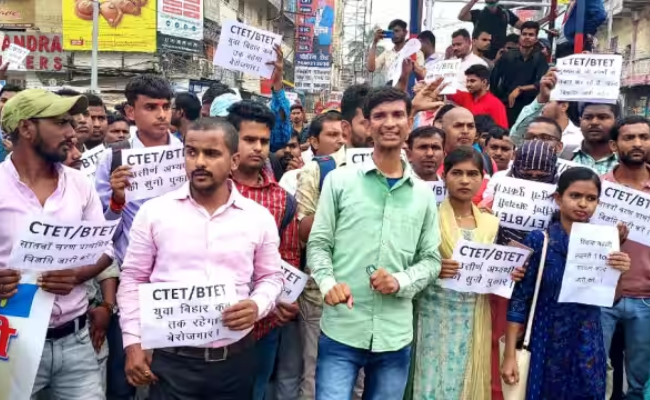 नीतीश सरकार के खिलाफ सड़कों पर उतरे शिक्षक अभ्यर्थी, सातवें चरण की बहाली के लिए विधानसभा मार्च