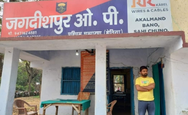 यूट्यूबर मनीष कश्यप ने प.चंपारण के जगदीशपुर थाने में किया सरेंडर