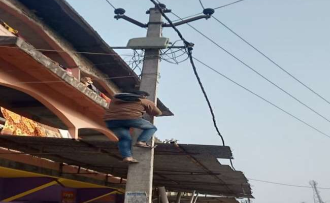 ऊर्जा मंत्री का दावा, पूरे प्रदेश में विद्युत आपूर्ति की बाधाएं हो चुकी हैं दूर