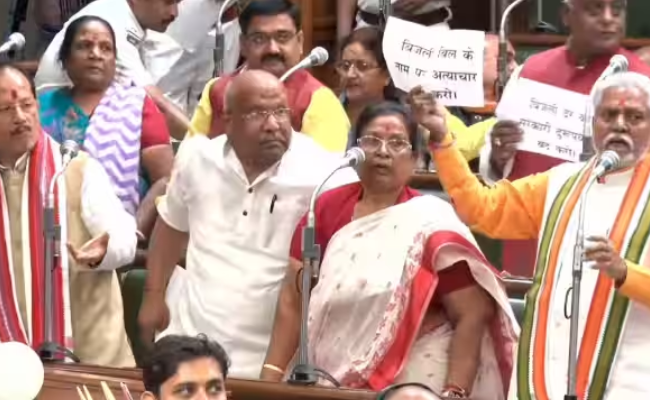 बिजली बिल में बढ़ोतरी को लेकर सदन में विपक्ष का हंगामा
