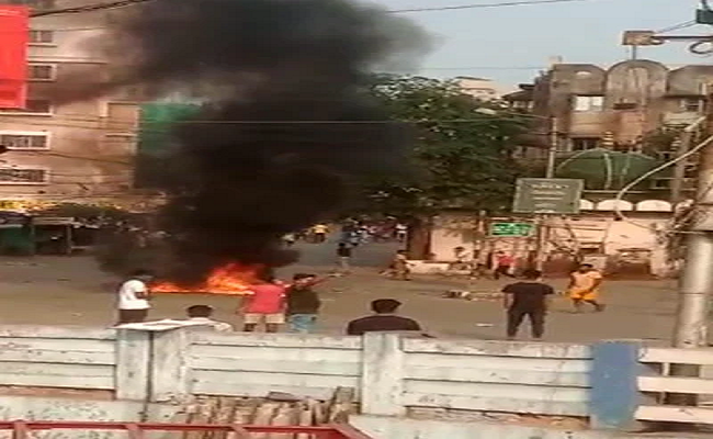 Bondel Gate near Ballygunj turns into battlefield after locals and police clash post murder of minor girl