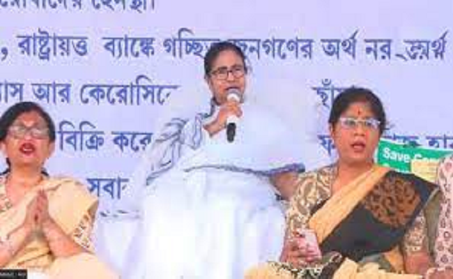 Mamata's dharna against centre continues, demands 'Delhi Chalo' protest