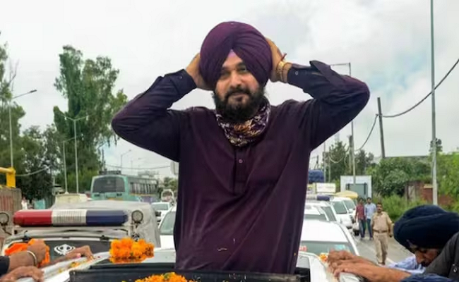 Navjot Sidhu released, accuses Centre of destabilizing Congress in Punjab