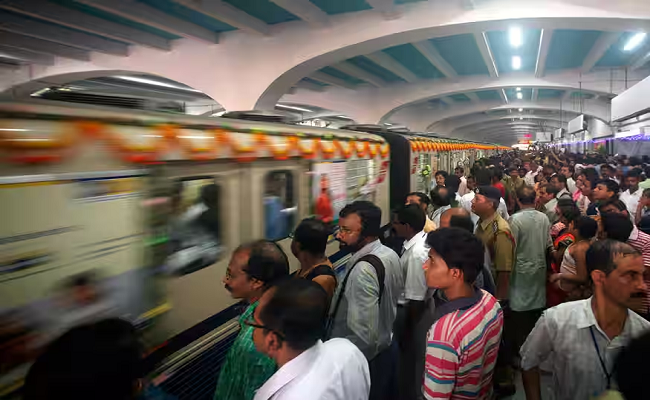 Metro commuters want more services beyond Dum Dum