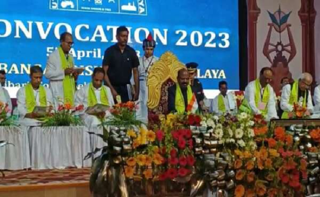Governor CV Anand Bose graces North Bengal Agricultural University's convocation