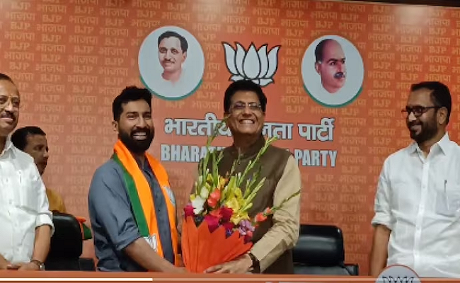 Senior Congress leader AK Antony's son Anil Antony joins BJP