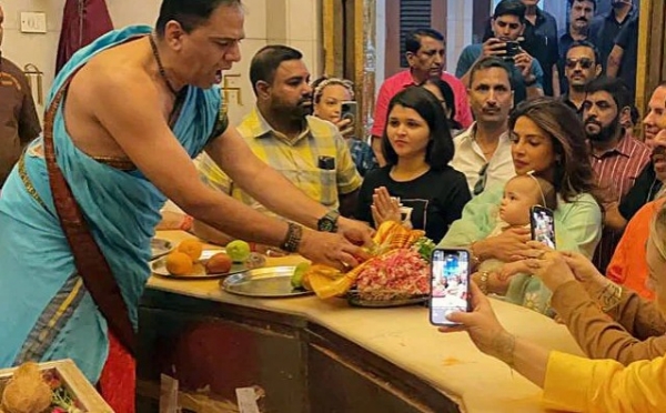 बेटी के साथ सिद्धिविनायक मंदिर पहुंचीं प्रियंका चोपड़ा