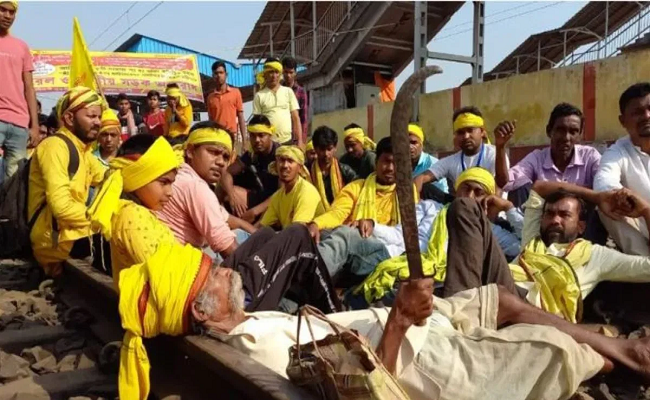 225+ trains canceled by SE Railway due to Kurmi community's protest in Bengal