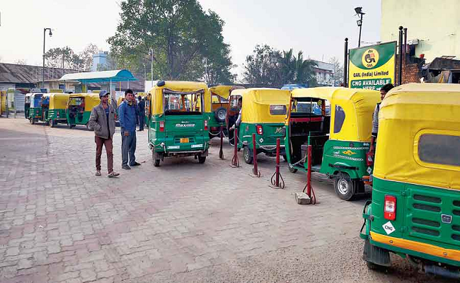 Kolkata CNG shortage hits car owners, triggers fuel scramble