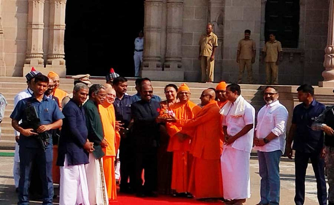 WB Governor CV Anand Bose visits Belur Math, collects Ganges water for Kochi 
