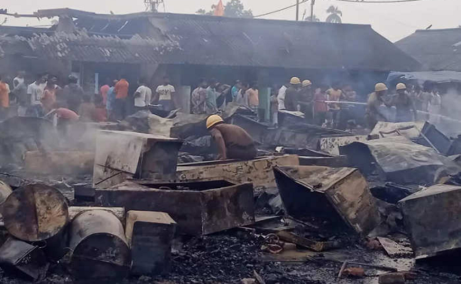 Massive fire engulfs  Howrahs' Changile Ladlo market, about 150 shops gutted