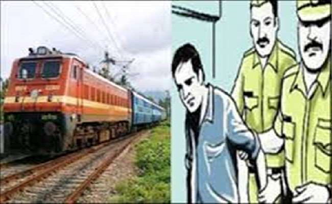 Howrah train robbery: Passengers catch snatcher on Amta local train