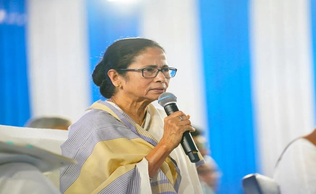 Will give my life but not let India divide: Mamata Banerjee at Eid gathering