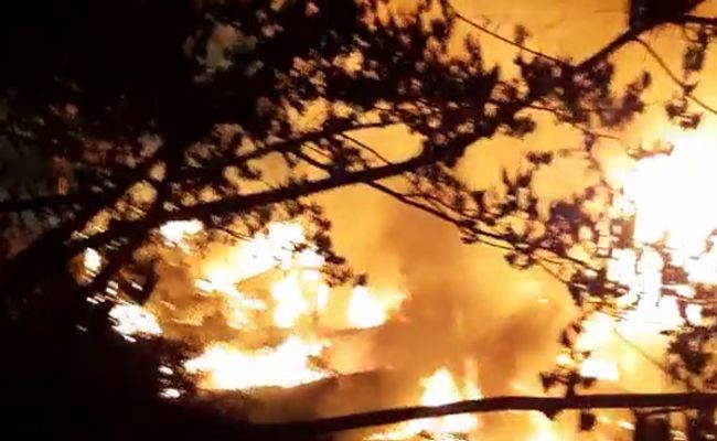 Huge fire near Falguni Basti market in Saltlake  sector -1