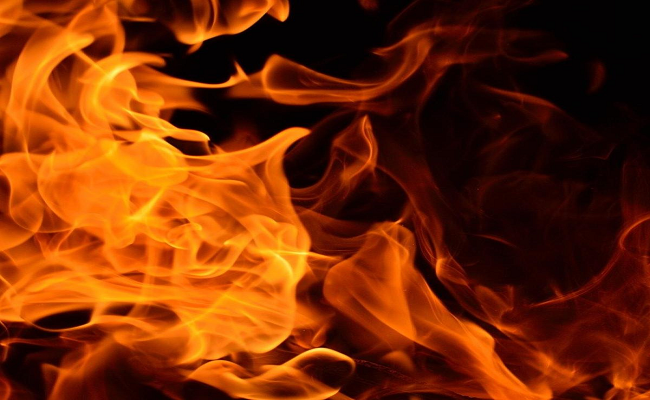 Fire broke out in a multi-storey house in front of Rangoli Mall in Belur