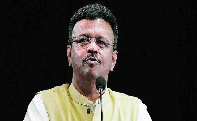 Kolkata Mayor implements strict regulations for hawkers; digitizes employee tracking system