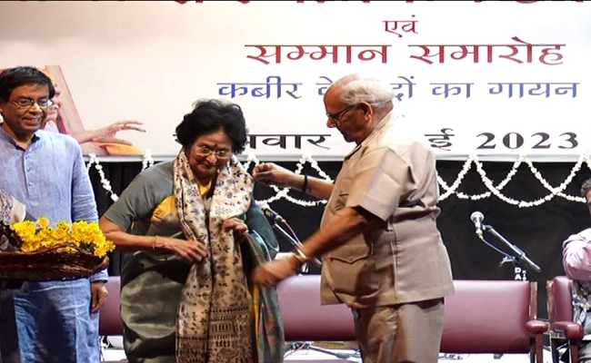Bhartiya Bhasha Parishad honors Dr. Kusum Khemani on Founder's Day