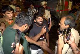 जंतर-मंतर पर देर रात पहलवानों और पुलिस में झड़प, सोमनाथ भारती सहित कई हिरासत में
